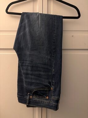 GAP Slim Straight Women’s Jeans in Dark Blue Denim